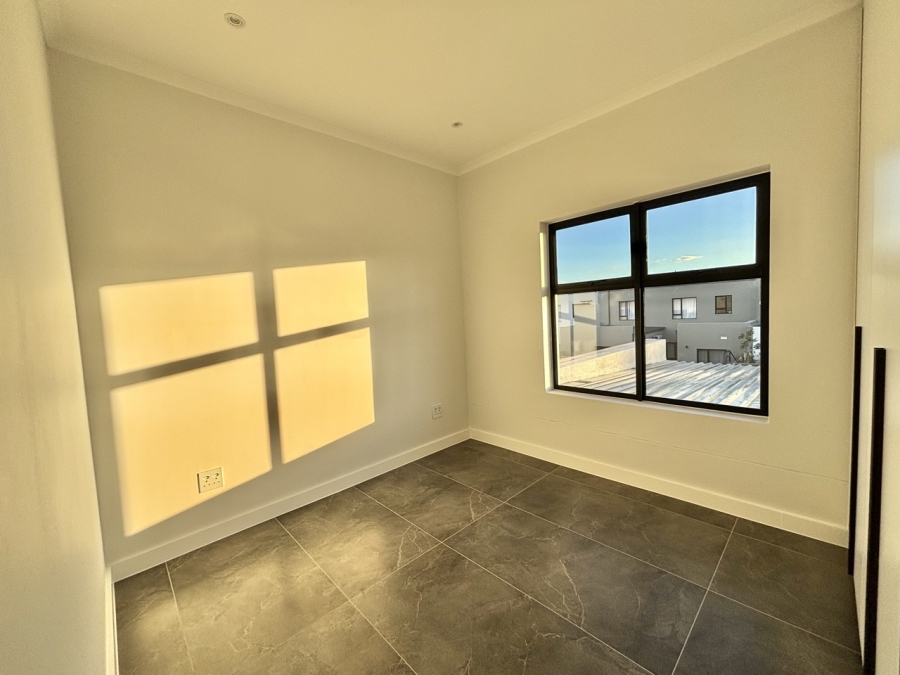 To Let 4 Bedroom Property for Rent in Sandown Western Cape